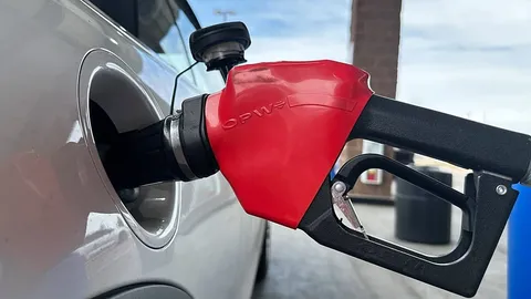 España libera 11,5 millones de barriles de petróleo para mitigar la crisis energética