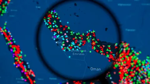 Buques chinos cruzan el estrecho de Ormuz