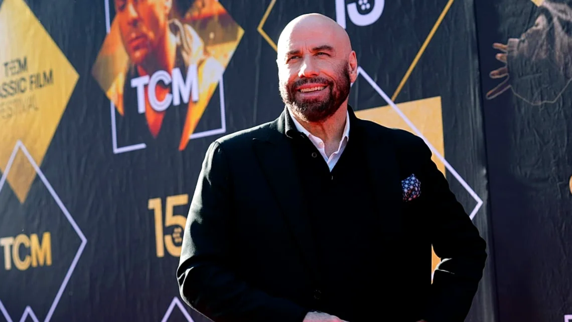 John Travolta Debuta como Director en el Festival de Cannes con 'Propeller One-Way Night Coach'