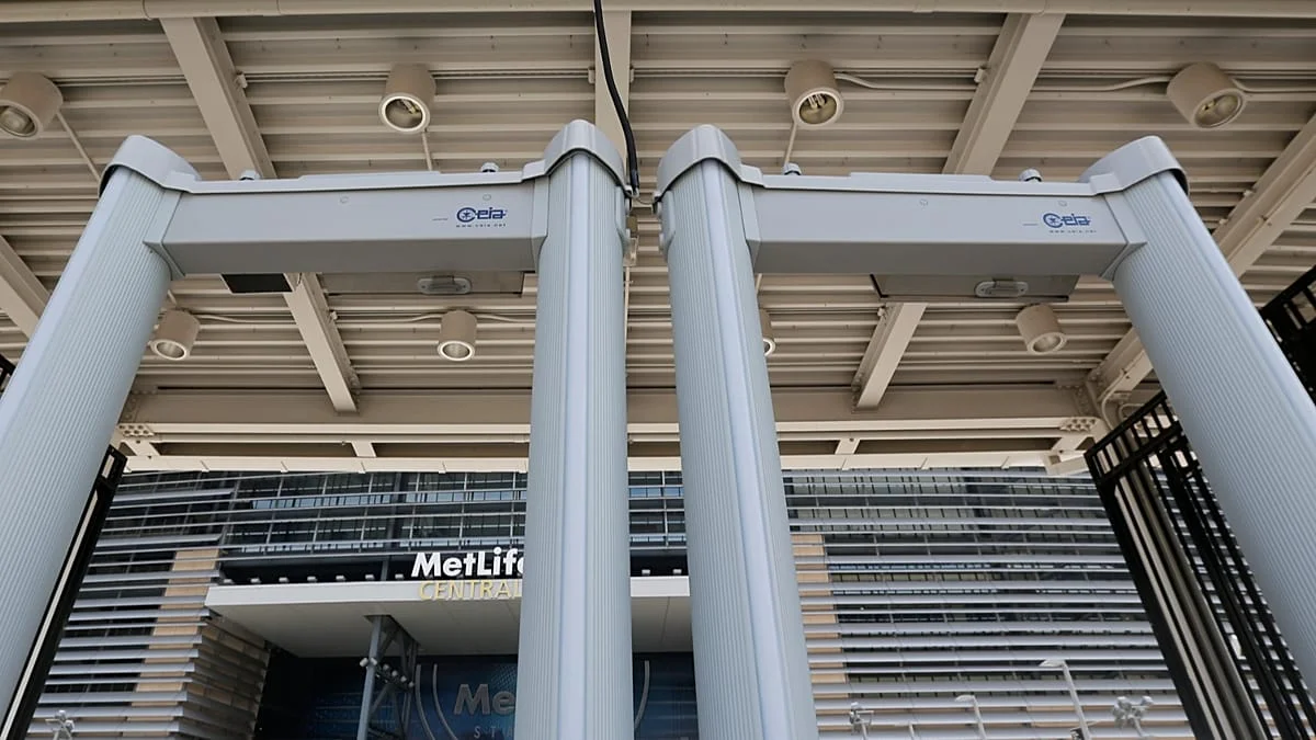 Italia analizará usar detectores de metales en escuelas tras ataques con cuchillos