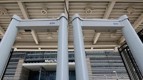 Italia analizará usar detectores de metales en escuelas tras ataques con cuchillos