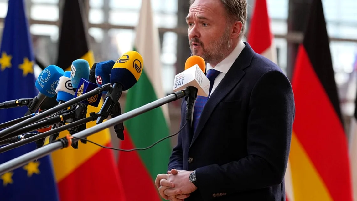 La UE llama a sus Estados miembros a reducir la demanda de petróleo y prepararse ante riesgos de interrupciones en el suministro