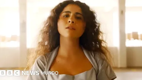Entrevista a Silvana Estrada: La dualidad de ser latino en la música