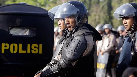 Tres europeos Arrestados en Bali por Producción y Distribución de Pornografía