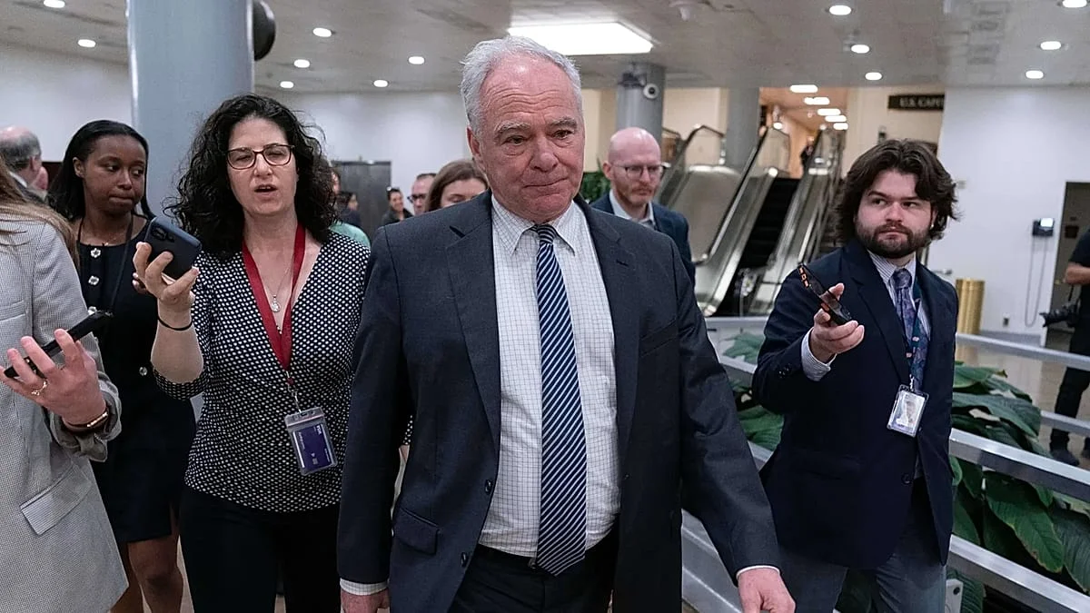 Los senadores demócratas intentan limitar acciones militares de Trump en Cuba