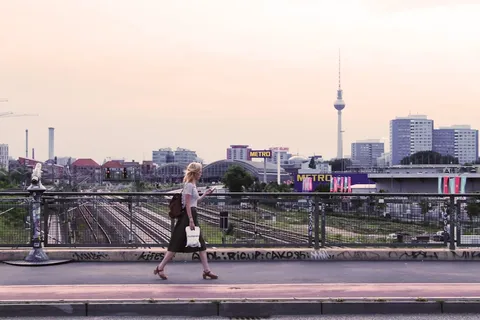 Alemania promueve caminar descalzo para conectar con la naturaleza