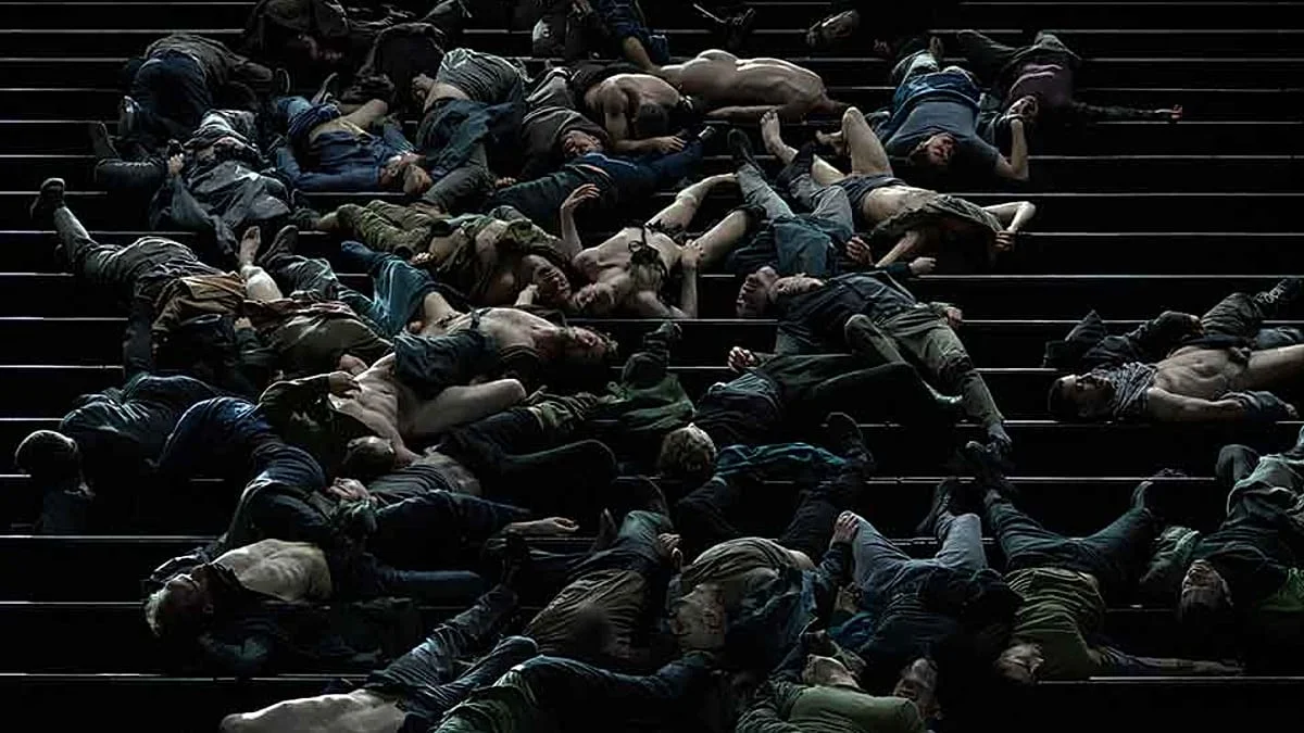 Réquiem por el fin del amor: Un hito teatral que congrega a 16.000 espectadores en la Ópera Lírica