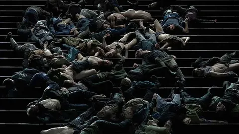 Réquiem por el fin del amor: Un hito teatral que congrega a 16.000 espectadores en la Ópera Lírica