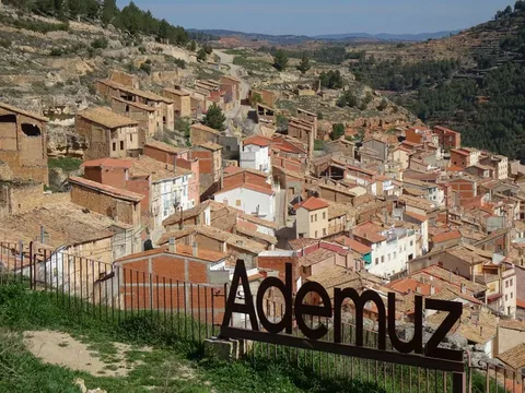Un Encuentro Cultural Ineludible: Aves, Malos Augurios y Obsesiones en Europa