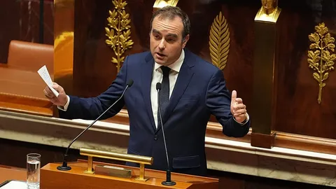 El Gobierno francés aprueba el presupuesto de 2026 sin votación parlamentaria