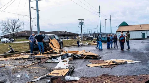 Un tornado en Michigan causa daños y víctimas