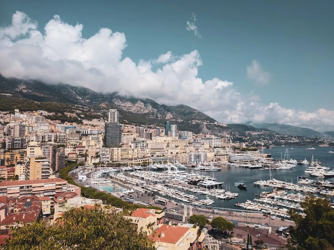 El Papa León XIV Visita Mónaco y Pide Justicia y Paz