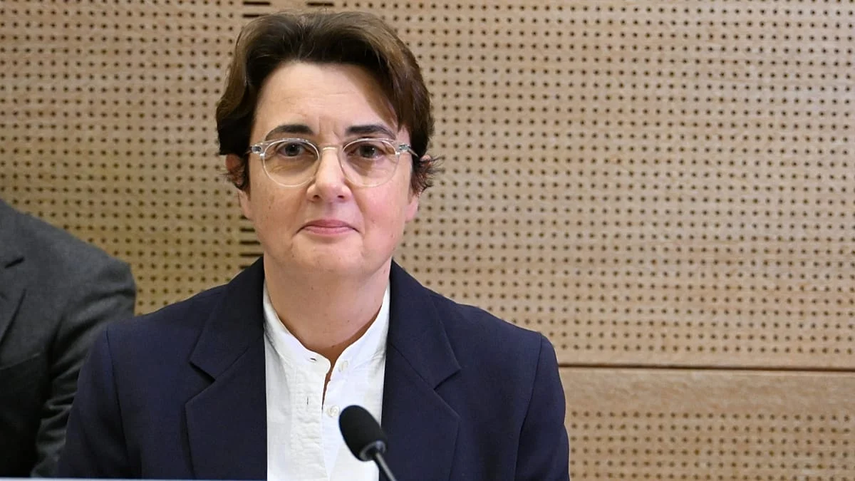 Laurence des Cars Dimite como Directora del Museo del Louvre