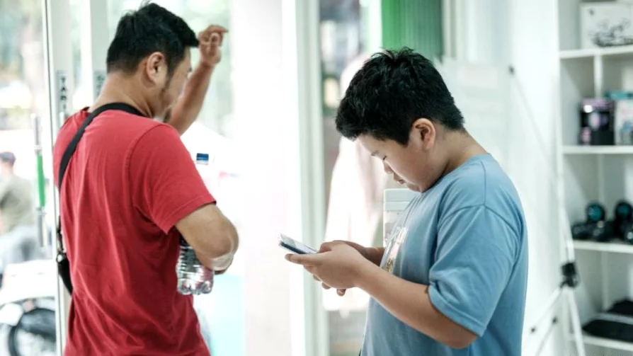 Indonesia prohíbe redes sociales a menores de 16 años
