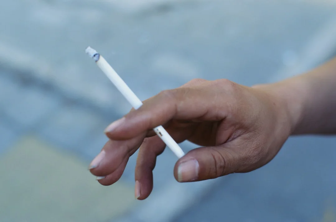 Los cigarrillos electrónicos: ¿una herramienta eficaz para dejar de fumar o un riesgo para la salud?