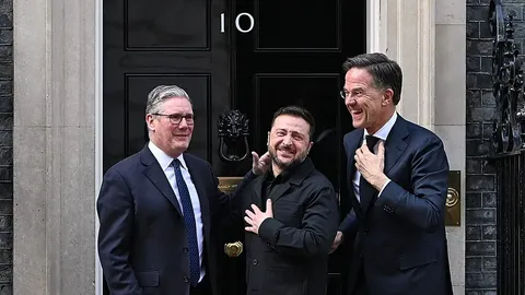 Starmer Subraya la Importancia de No Desatender a Ucrania Durante la Visita de Zelenski a Londres
