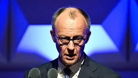 La UE critica la decisión de EE.UU. sobre el petróleo ruso