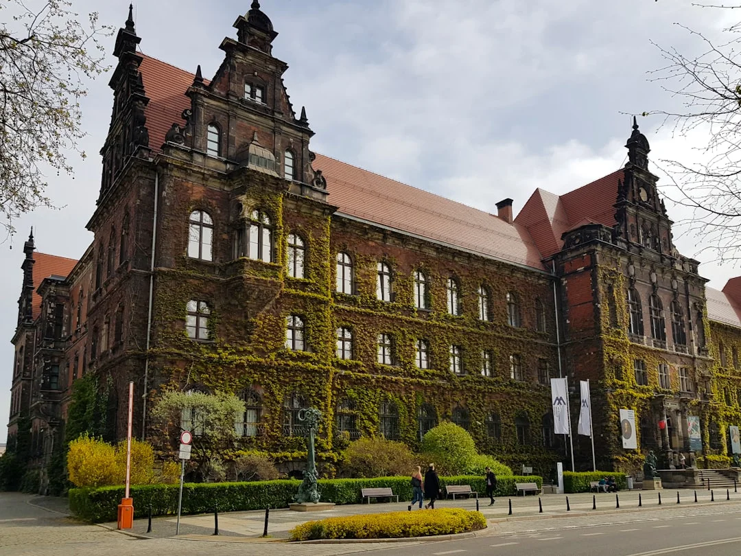 Polonia aprueba leyes para controlar el precio del petróleo