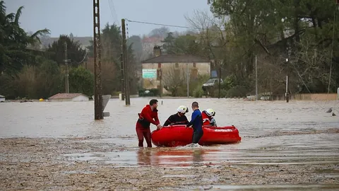 Inundaciones en el Oeste de Francia: 2 Muertos y 81 Departamentos en Alerta