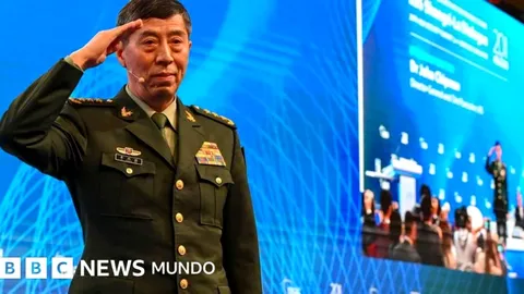 China condena a exministros de Defensa a pena de muerte aplazada