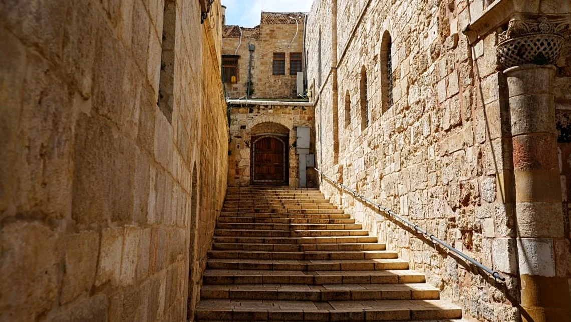 España condena la detención del patriarca latino en Israel