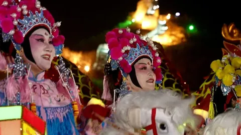 China celebra el Festival de Primavera con danzas en la Gran Muralla
