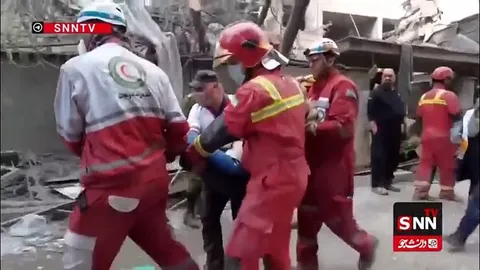 Rescate en Irán: Video muestra la recuperación de un hombre tras un ataque aéreo