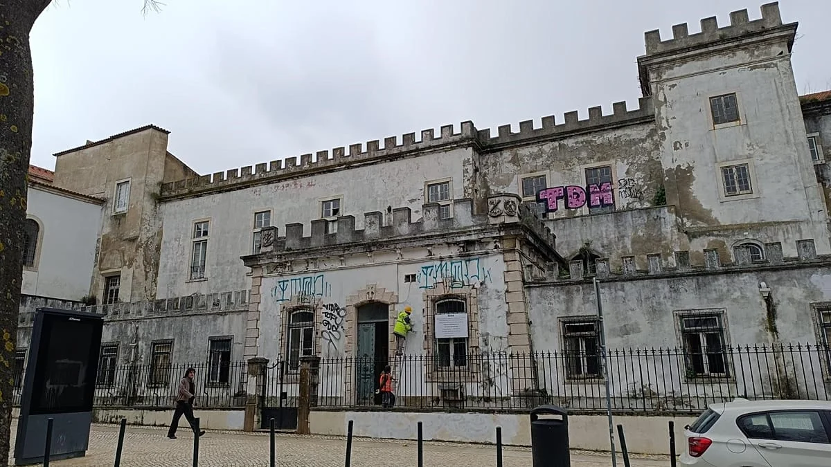 Un hotel de lujo en Lisboa queda abandonado