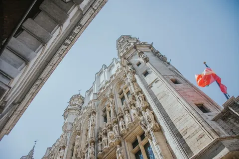 Bélgica: Huelga General y Protestas Masivas Contra las Reformas Gubernamentales