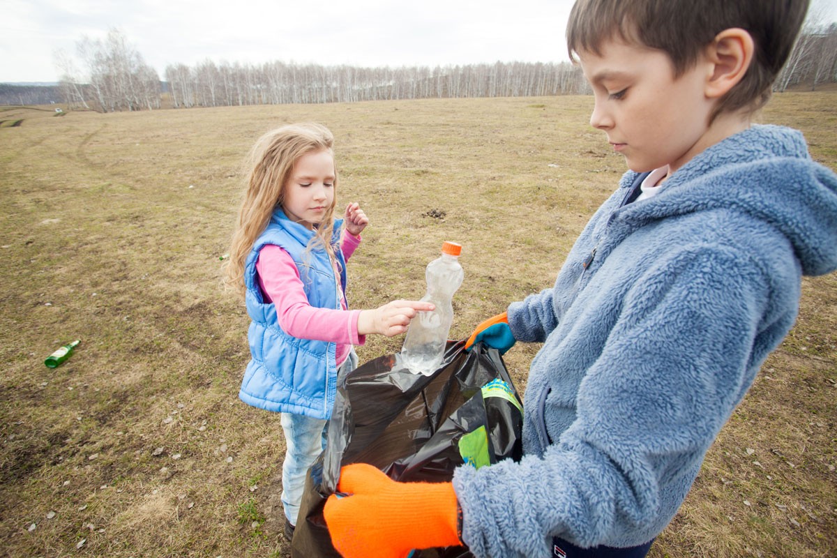 10 Ways to Teach Kids to Give Back