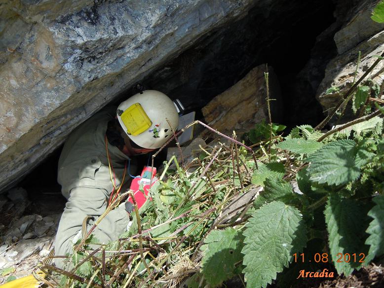 Cova del Pitu-pitu: Petita cova de 15 metres de recorregut a Queralbs. foto Cova del Pitu-pitu