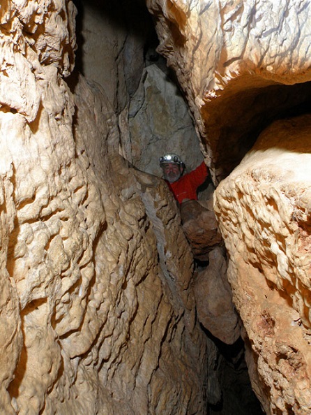 Escletxa de les Rovires Nº2: Escletxa de 22 metres de fondària a Pallejà. foto Escletxa de les Rovires Nº2