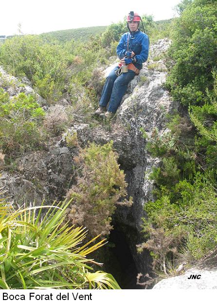 foto 1: Cova d'Artús-forat del Vent