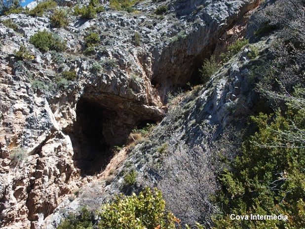 foto 1: Cova Intermèdia de la Roca d'urús