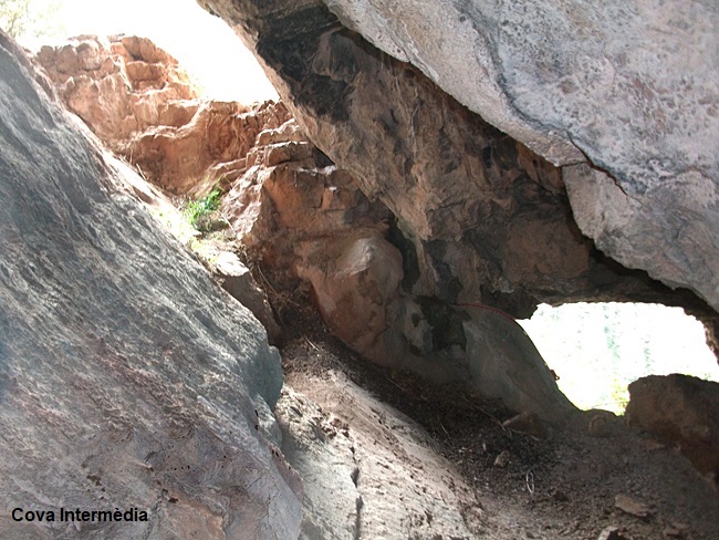 foto 3: Cova Intermèdia de la Roca d'urús