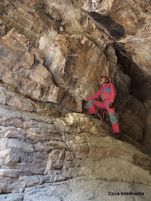 foto 2: Cova Intermèdia de la Roca d'urús