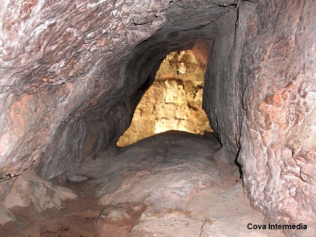 foto 4: Cova Intermèdia de la Roca d'urús