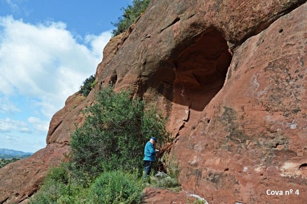 foto 1: Coves 3 I 4 del Titi