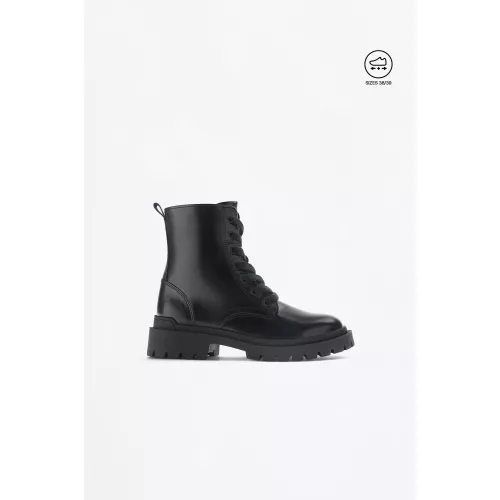 Bota acordonada Lefties