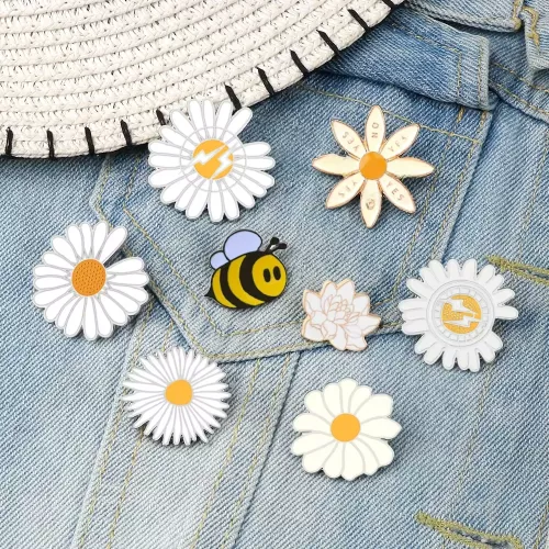 Broches de mode dessin animé abeille cueillette miel broches femmes tournesol marguerite émail broche Couples Badges personnalisés enfants vêtements b