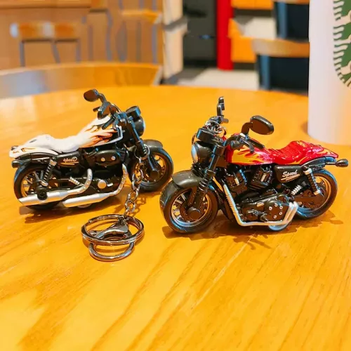 Dessin animé Mini Harley moto porte-clés alliage Simulation 3D moto Couple petit cadeau voiture porte-clés pour hommes petit ami cadeau