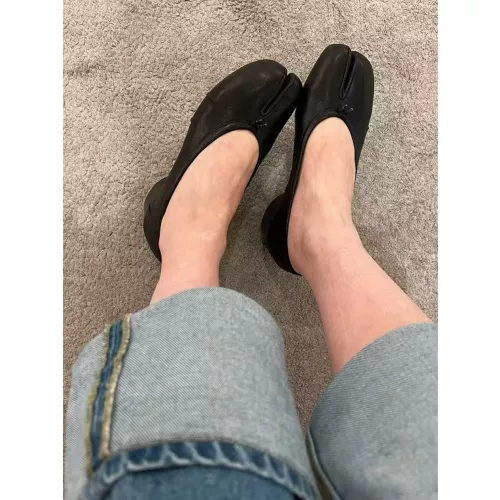 Primavera Estate Pelle in microfibra Punta divisa Décolleté da donna Moda Designer pieghettato Tacco basso Tabi Suole morbide Mocassini Scarpe casual