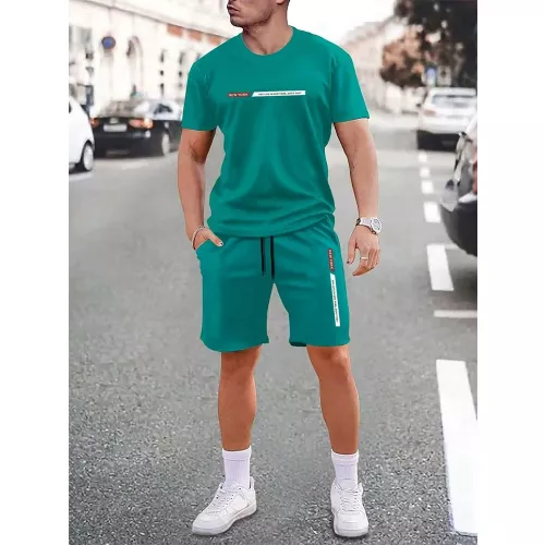 Abito da uomo a maniche corte con girocollo e tendenza della moda urbana da strada, pantaloncini casual e comodi con girocollo semplice da esterno