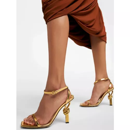 2025 Zomer Nieuwe vrouwen Afslanken Hoge Hakken Mode Cool Slippers Mode Vierkante Kop Party Bruiloft 43 vrouwen Grote Sandalen