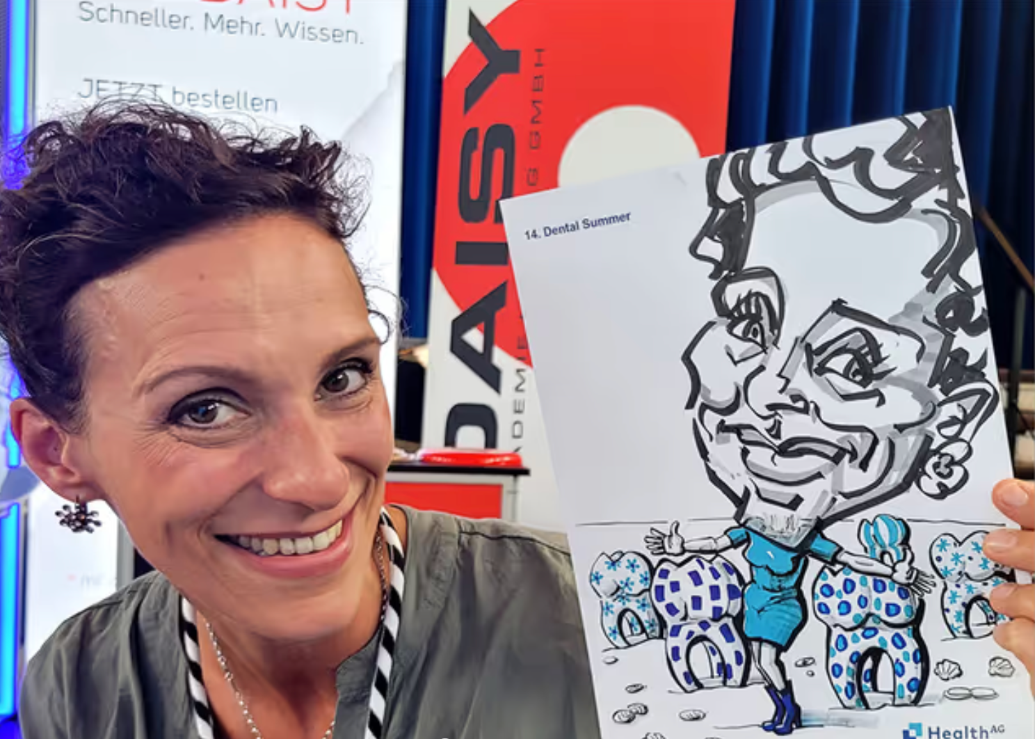 Karikaturistin bei einer Firmenfeier