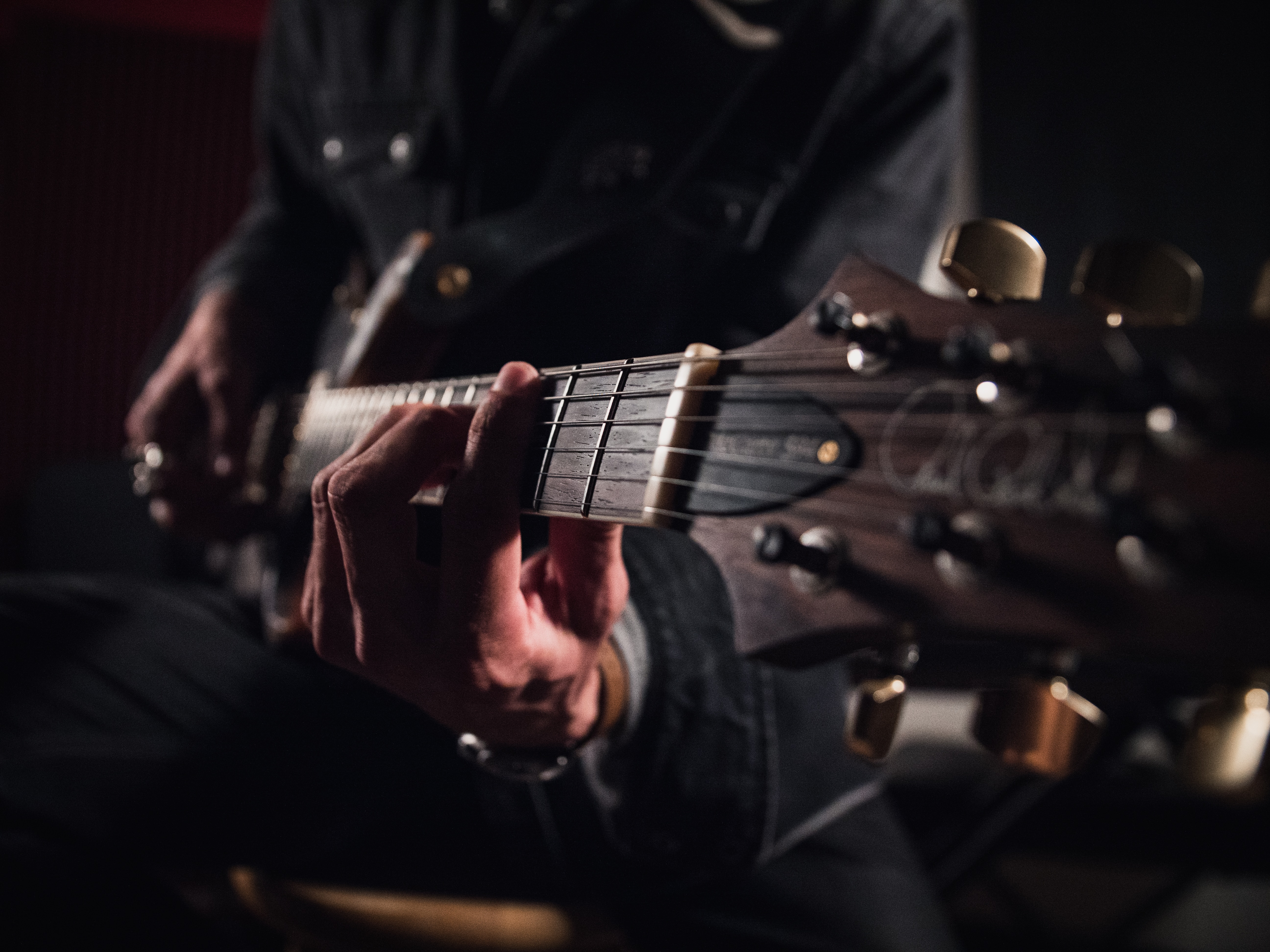 contratar guitarrista en Barcelona.jpg