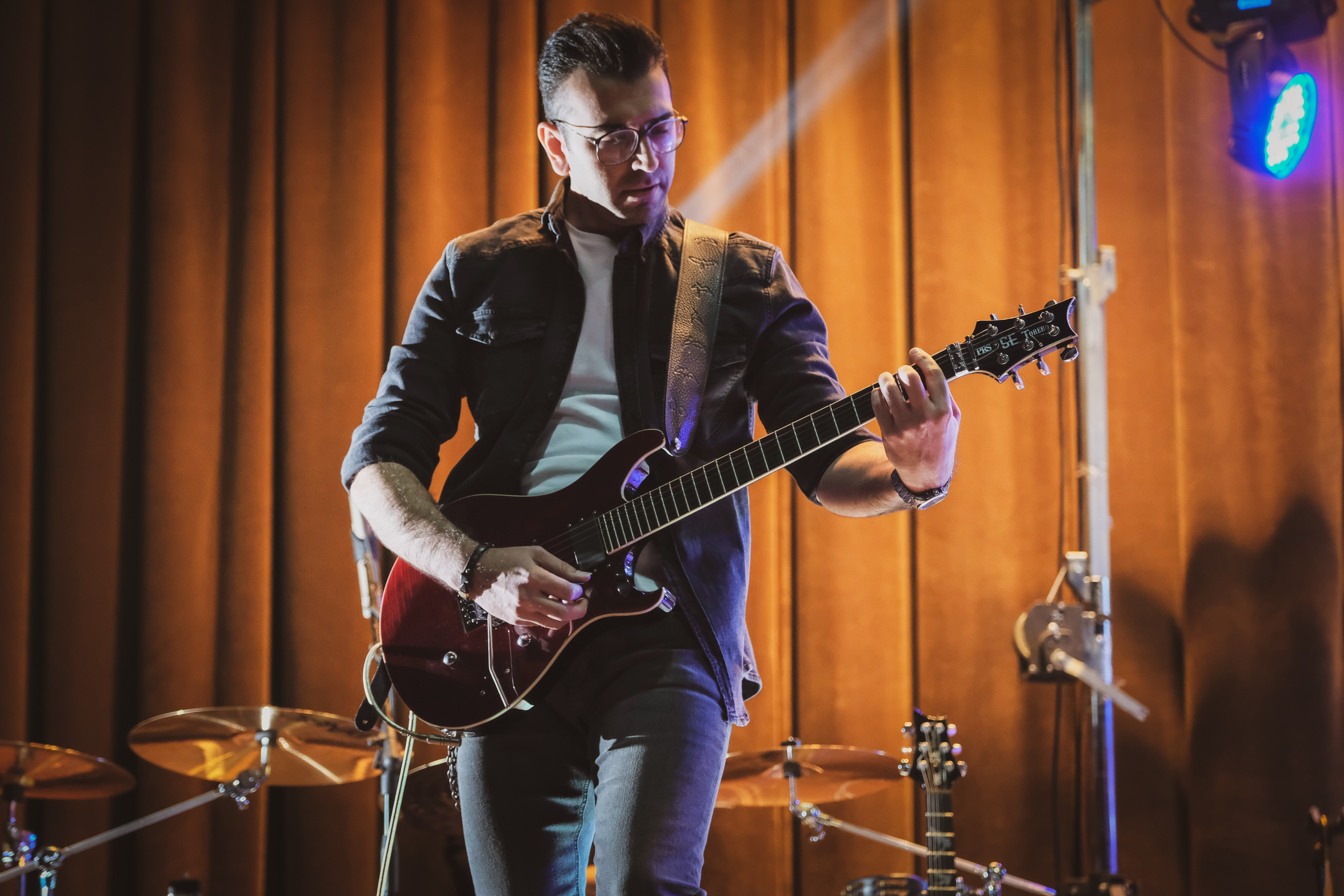 contratar guitarrista en Sevilla.jpg