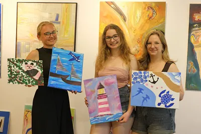 Drink and Paint Event - Paint the Grinch💚 (Thumbnail 6)