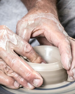 Atelier de ceramica decorativa, olarit si pictura pe ceramica 