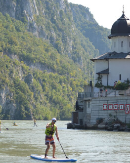 Stand up paddle in Banatul Montan - defileul Dunarii si cheile Nerei 